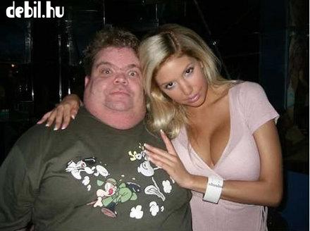 Kinek jobb a melle?