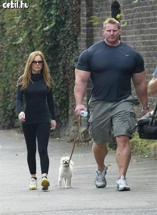 Hulk, a barátnője és a kutyájuk Hulk, a barátnője és a kutyájuk